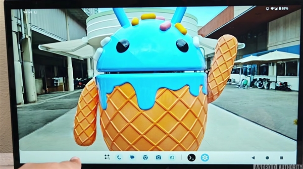 droid 16全新桌面模式首测：手机一插秒变电脑爱游戏(ayx)中国网站媲美Windows！An(图2)